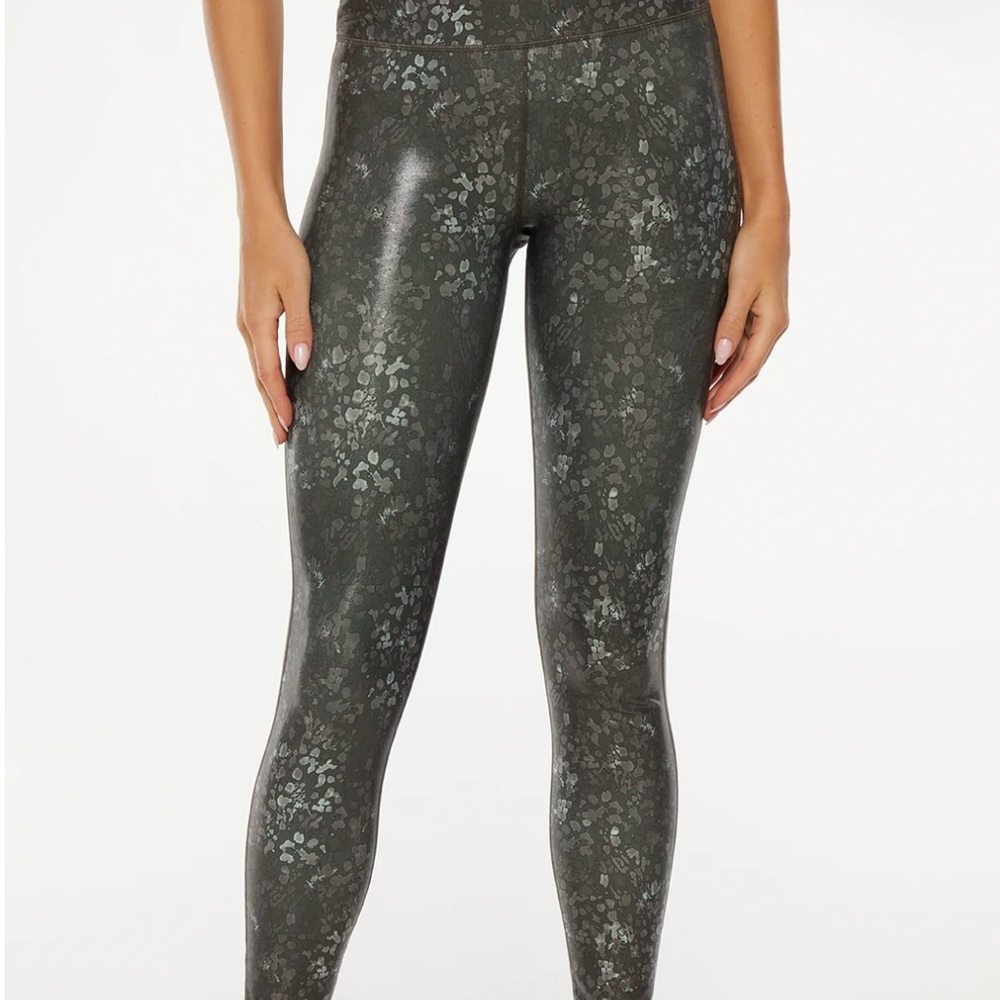 Lotuz Zen Legging (Rosin Ink Watercolor) Shiny Floral Leggings by Marika NWOT.